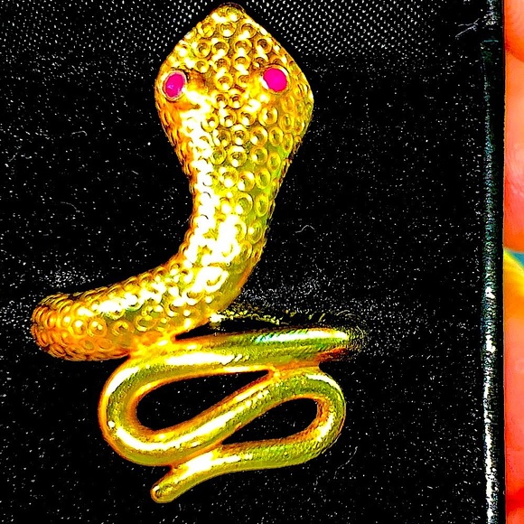 Vintage 18K Gold Large Snake Ring w/ruby eyes - Picture 3 of 13